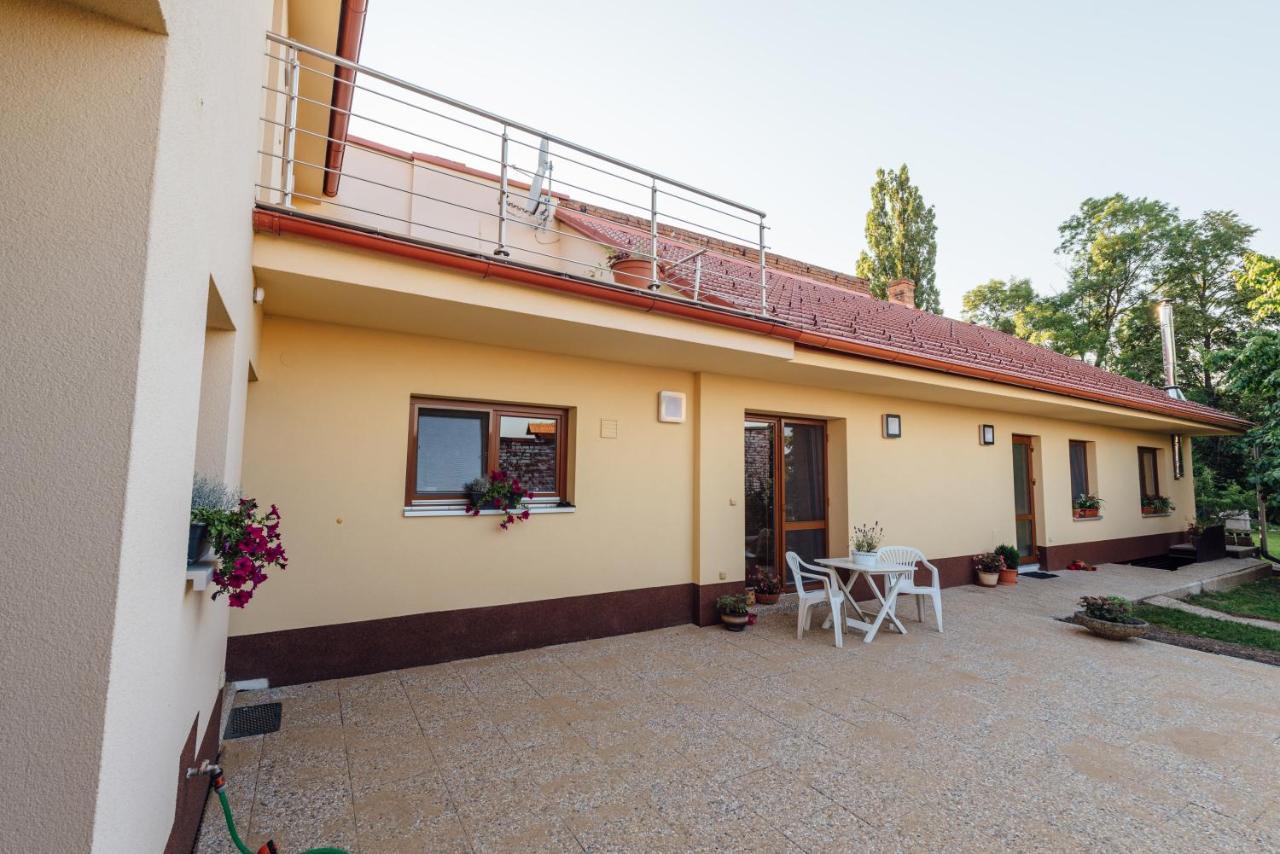 Apartmán Pod borovicí Kovalovice Exterior foto